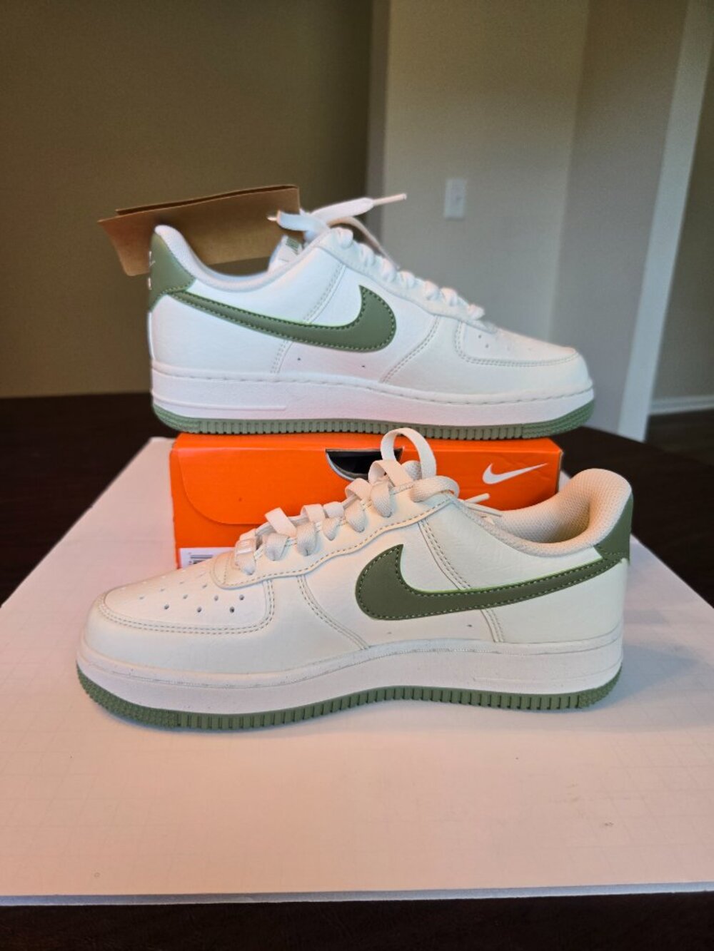 Nike Air Force 1 '07 NN Sail/Oil Green Women's Size 7 – Brand New with Tags - Picture 2 of 10